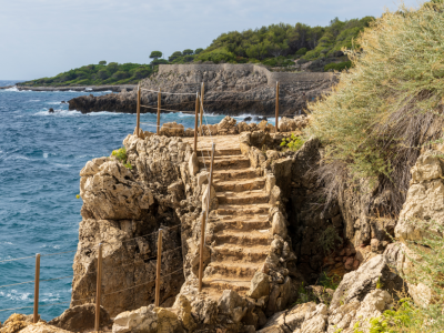 Trekking sul sentiero Tire-Poil a Cap d'Antibes